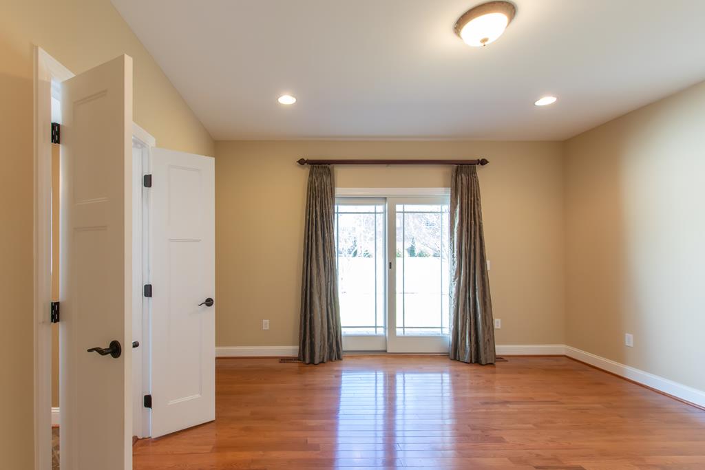 Bristol, Virginia 24202, United States, 3 Bedrooms Bedrooms, ,3 BathroomsBathrooms,Residential,Active,2525