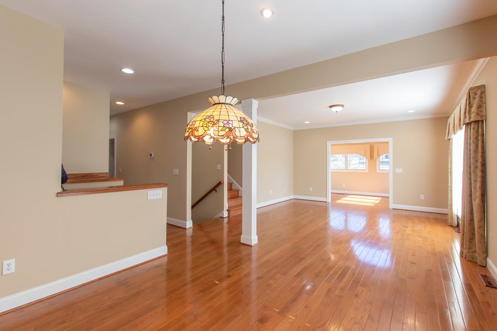 Bristol, Virginia 24202, United States, 3 Bedrooms Bedrooms, ,3 BathroomsBathrooms,Residential,Active,2525