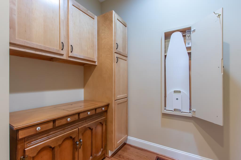 Bristol, Virginia 24202, United States, 3 Bedrooms Bedrooms, ,3 BathroomsBathrooms,Residential,Active,2525