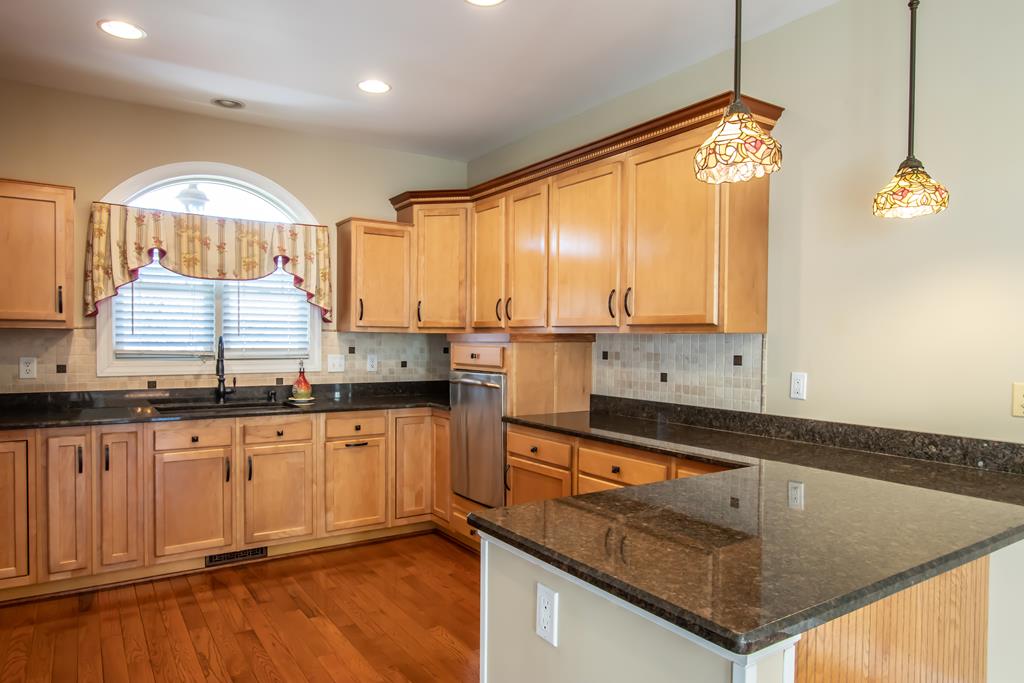 Bristol, Virginia 24202, United States, 3 Bedrooms Bedrooms, ,3 BathroomsBathrooms,Residential,Active,2525