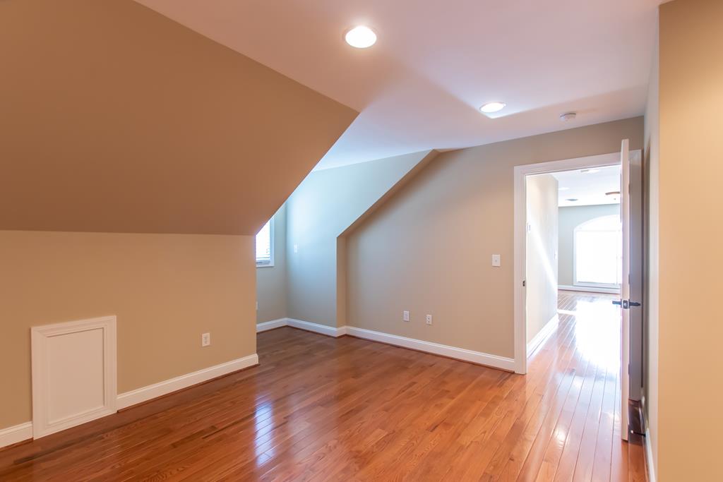 Bristol, Virginia 24202, United States, 3 Bedrooms Bedrooms, ,3 BathroomsBathrooms,Residential,Active,2525