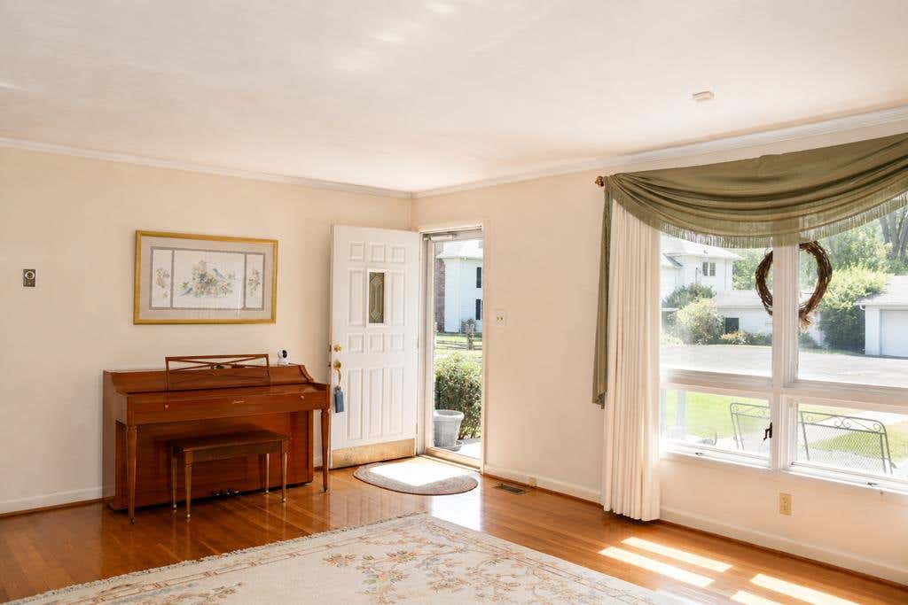 Photo of 305 Birch Lane, Cedar Bluff, VA 24609 (MLS # 111334)