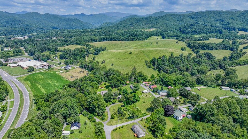 Photo of 31232 Hollyfield Rd, Damascus, VA 24236 (MLS # 109764)