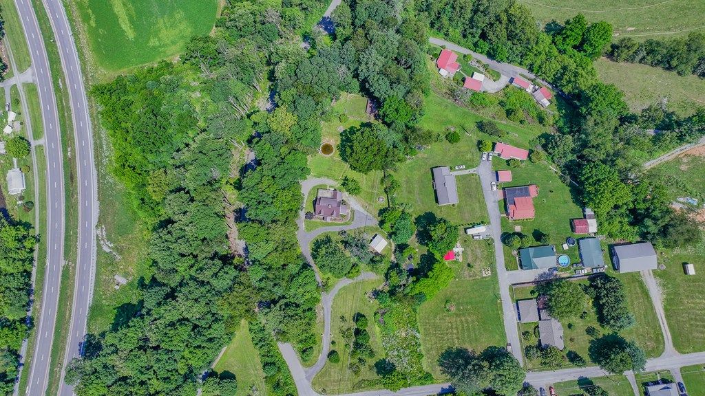 Photo of 31232 Hollyfield Rd, Damascus, VA 24236 (MLS # 109764)