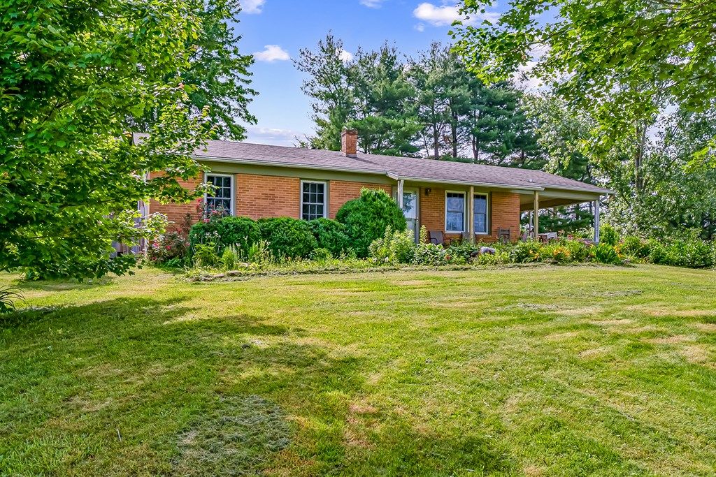 Photo of 255 Rolling Hills Cir, Hillsville, VA 24343 (MLS # 100246)