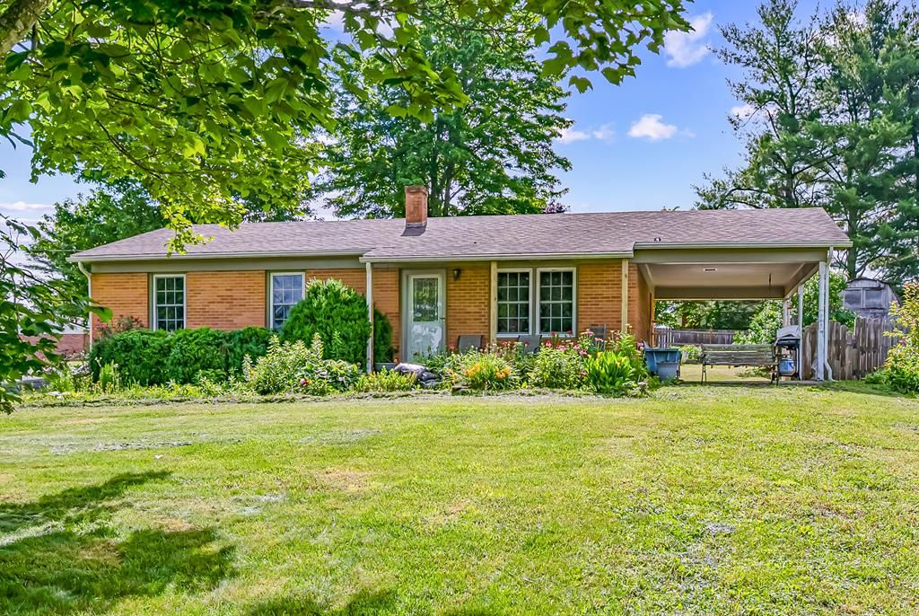 Photo of 255 Rolling Hills Cir, Hillsville, VA 24343 (MLS # 100246)