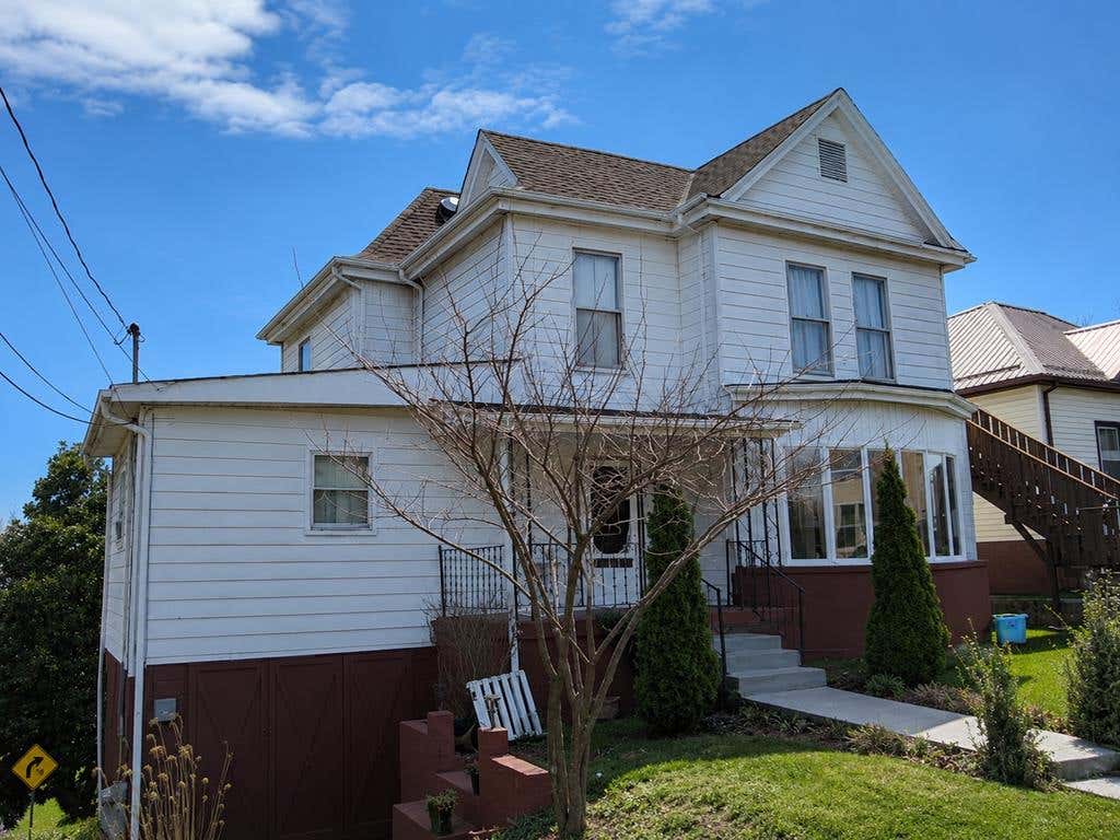 Photo of 1000 Highland Ave, Bristol, VA 24201 (MLS # 111078)