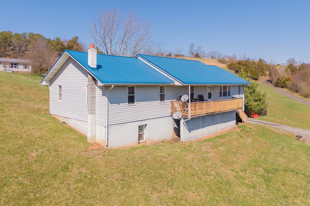 Photo of 906 Cinnamon Run, Wytheville, VA 24382 (MLS # 109183)