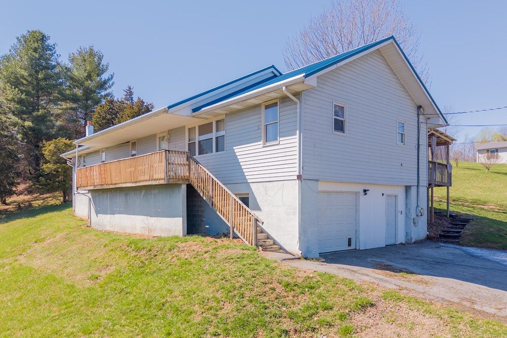 Photo of 906 Cinnamon Run, Wytheville, VA 24382 (MLS # 109183)