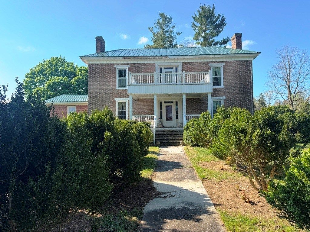 Photo of 402 S Main St, Rural Retreat, VA 24368 (MLS # 109663)