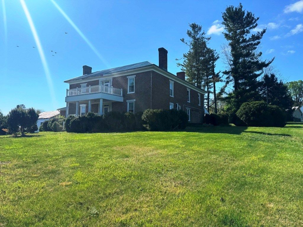 Photo of 402 S Main St, Rural Retreat, VA 24368 (MLS # 109663)