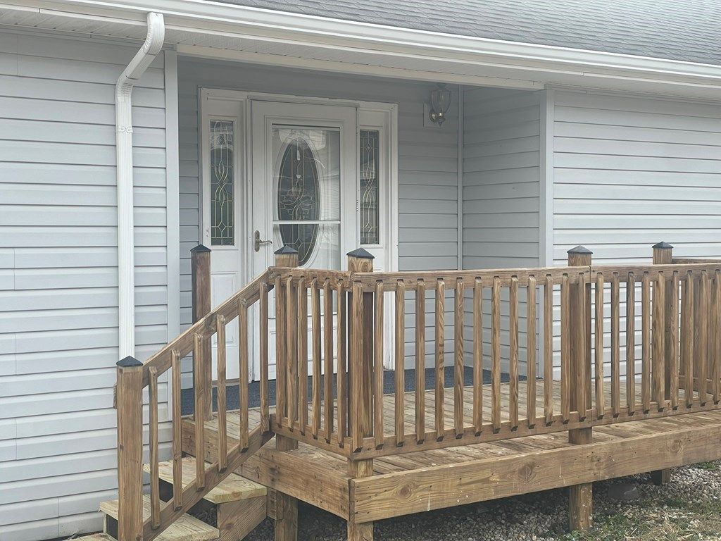 Photo of 721 Oriole Street, Richlands, VA 24641 (MLS # 104525)