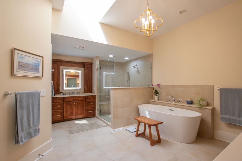 Bristol, Tennessee 37620, United States, 6 Bedrooms Bedrooms, ,5 BathroomsBathrooms,Residential,Active,108978