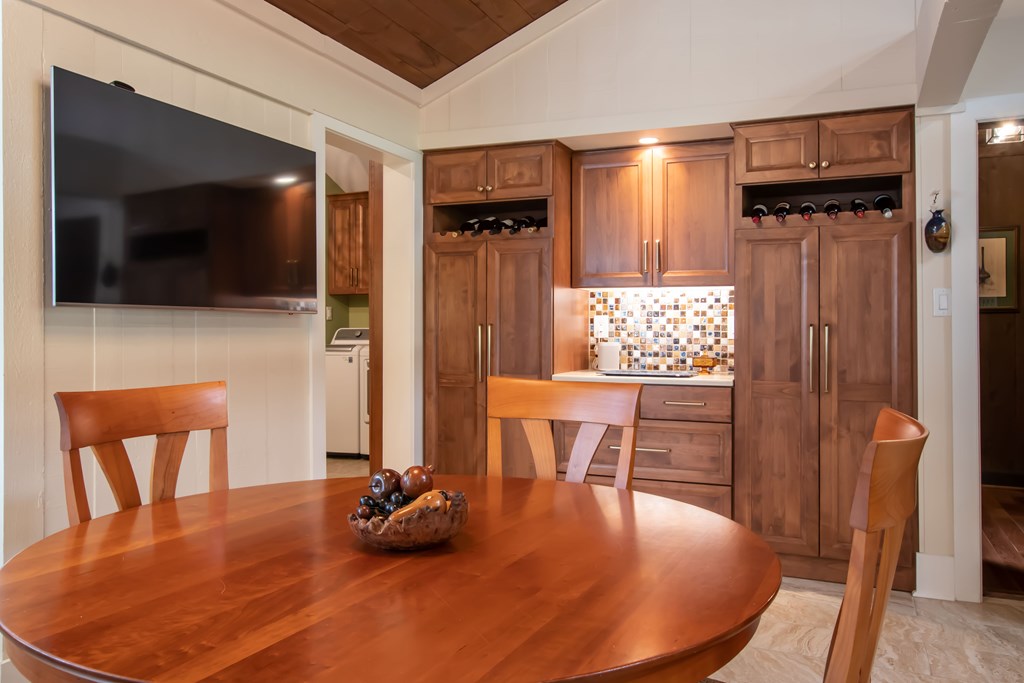 Bristol, Tennessee 37620, United States, 6 Bedrooms Bedrooms, ,5 BathroomsBathrooms,Residential,Active,108978