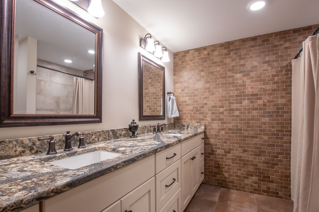 Bristol, Tennessee 37620, United States, 6 Bedrooms Bedrooms, ,5 BathroomsBathrooms,Residential,Active,108978