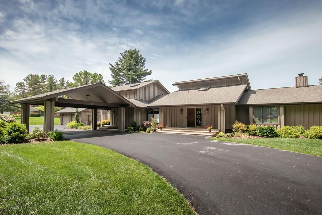 Bristol, Tennessee 37620, United States, 6 Bedrooms Bedrooms, ,5 BathroomsBathrooms,Residential,Active,108978