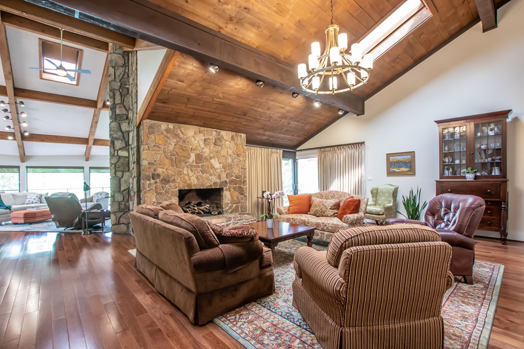 Bristol, Tennessee 37620, United States, 6 Bedrooms Bedrooms, ,5 BathroomsBathrooms,Residential,Active,108978