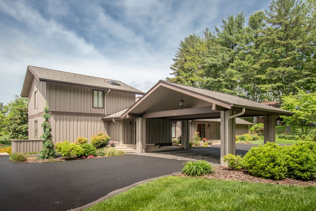 Bristol, Tennessee 37620, United States, 6 Bedrooms Bedrooms, ,5 BathroomsBathrooms,Residential,Active,108978