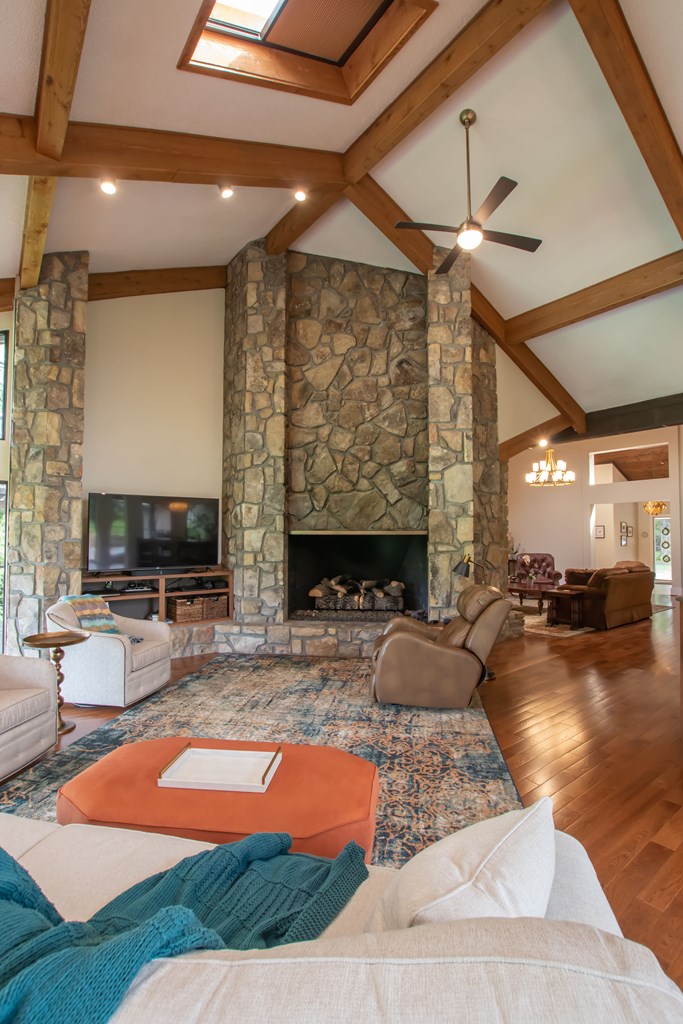 Bristol, Tennessee 37620, United States, 6 Bedrooms Bedrooms, ,5 BathroomsBathrooms,Residential,Active,108978