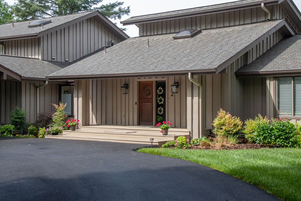 Bristol, Tennessee 37620, United States, 6 Bedrooms Bedrooms, ,5 BathroomsBathrooms,Residential,Active,108978