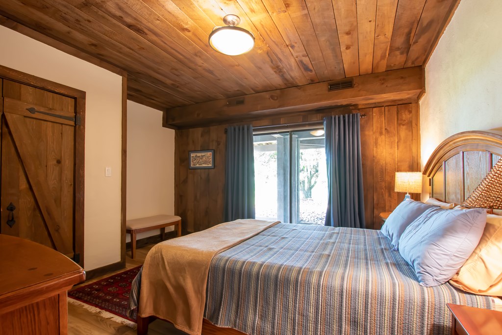 Bristol, Tennessee 37620, United States, 6 Bedrooms Bedrooms, ,5 BathroomsBathrooms,Residential,Active,108978