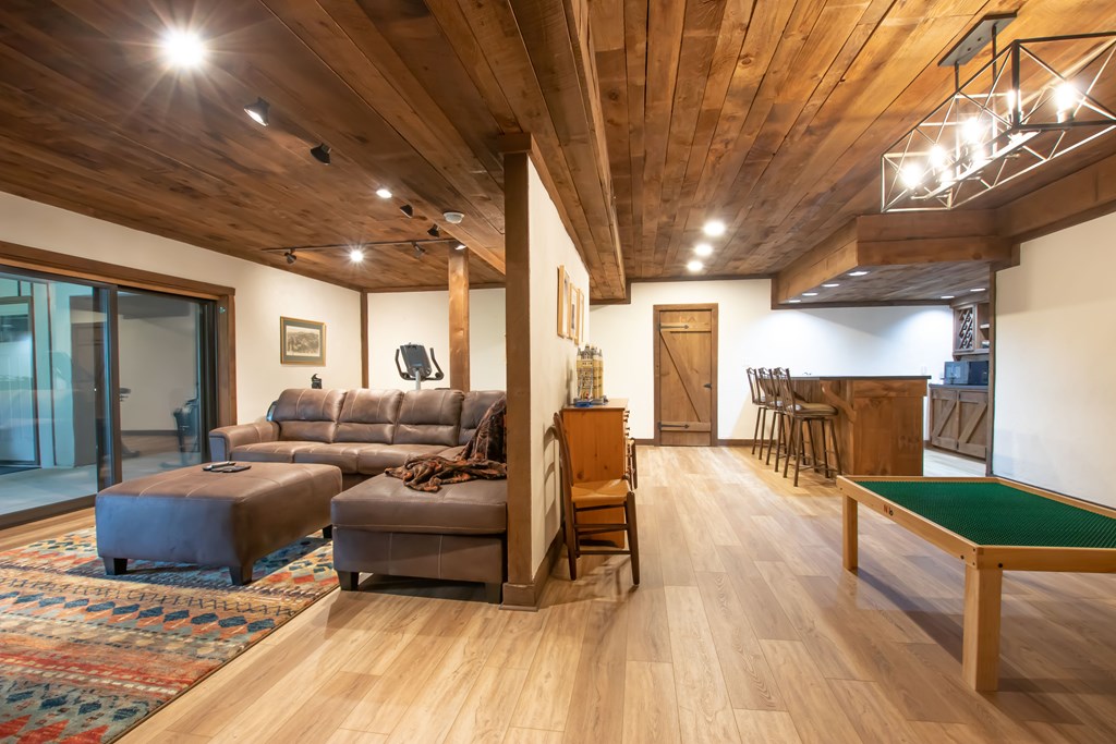 Bristol, Tennessee 37620, United States, 6 Bedrooms Bedrooms, ,5 BathroomsBathrooms,Residential,Active,108978