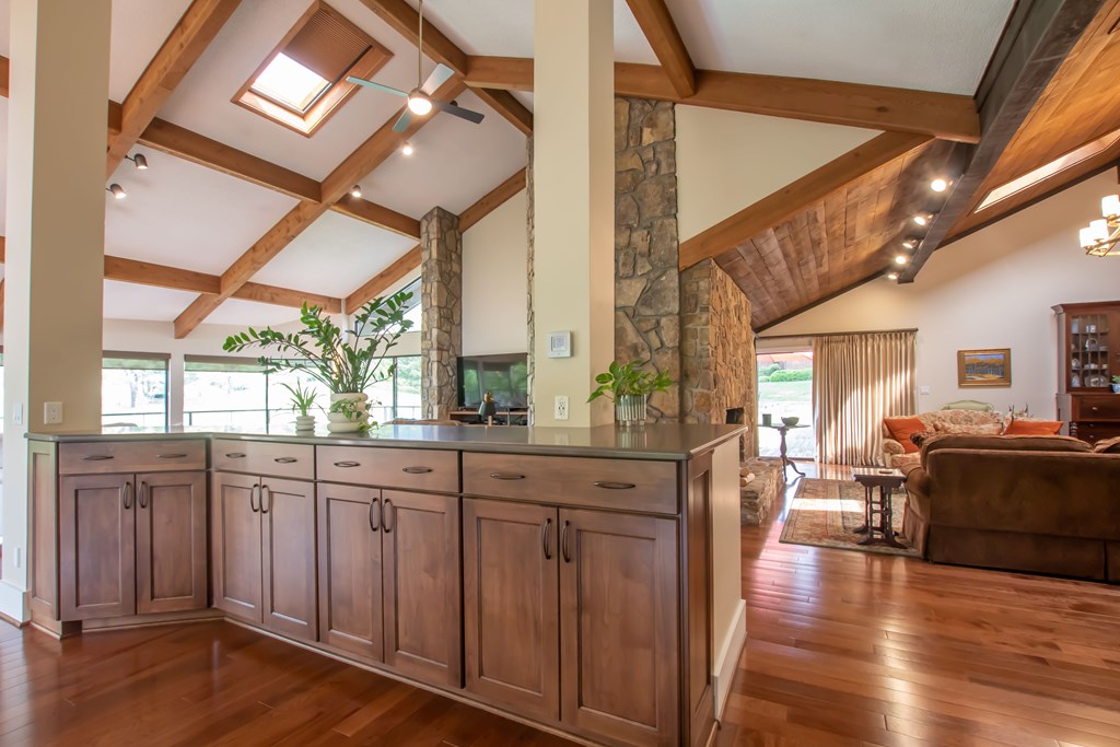 Bristol, Tennessee 37620, United States, 6 Bedrooms Bedrooms, ,5 BathroomsBathrooms,Residential,Active,108978