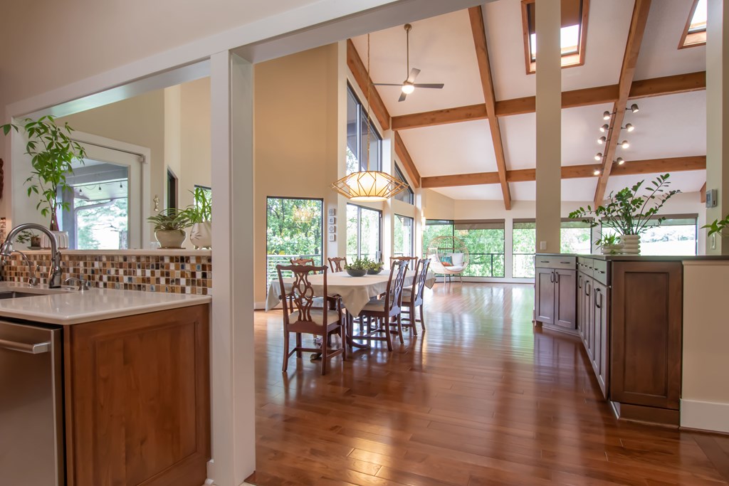 Bristol, Tennessee 37620, United States, 6 Bedrooms Bedrooms, ,5 BathroomsBathrooms,Residential,Active,108978