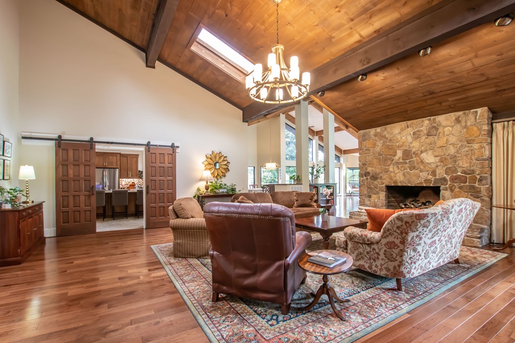 Bristol, Tennessee 37620, United States, 6 Bedrooms Bedrooms, ,5 BathroomsBathrooms,Residential,Active,108978