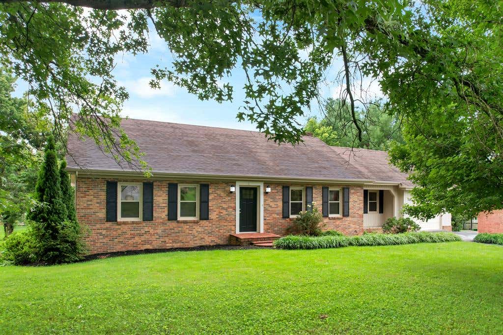 Photo of 19452 Pleasant View Dr, Abingdon, VA 24211 (MLS # 111259)