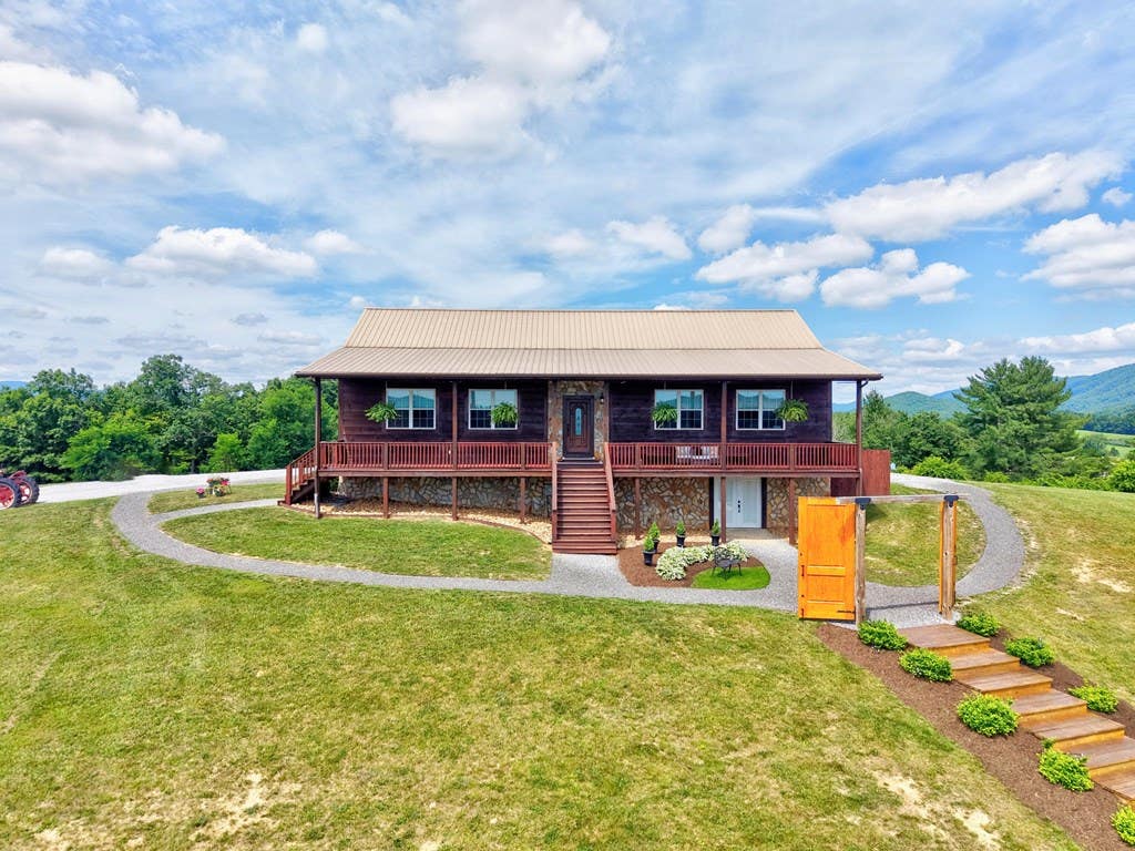 Photo of 639 Wagon Wheel Rd, Elk Creek, VA 24326 (MLS # 110766)