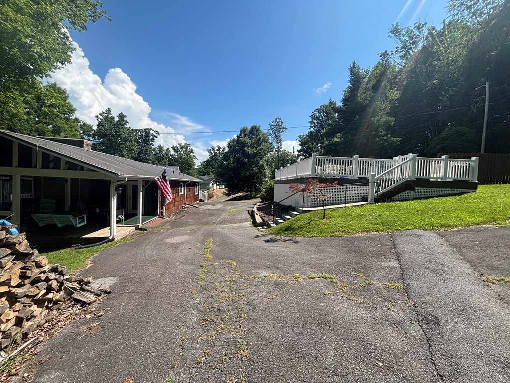 Photo of 23105 S Montego Bay Rd, Abingdon, VA 24211 (MLS # 110880)