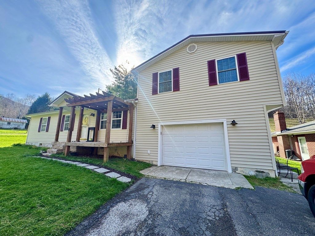 Photo of 6215 Pounding Mill Branch Rd, Pounding Mill, VA 24637 (MLS # 109292)