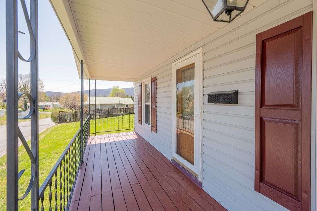 Photo of 905 W Franklin Street, Wytheville, VA 24382 (MLS # 109504)
