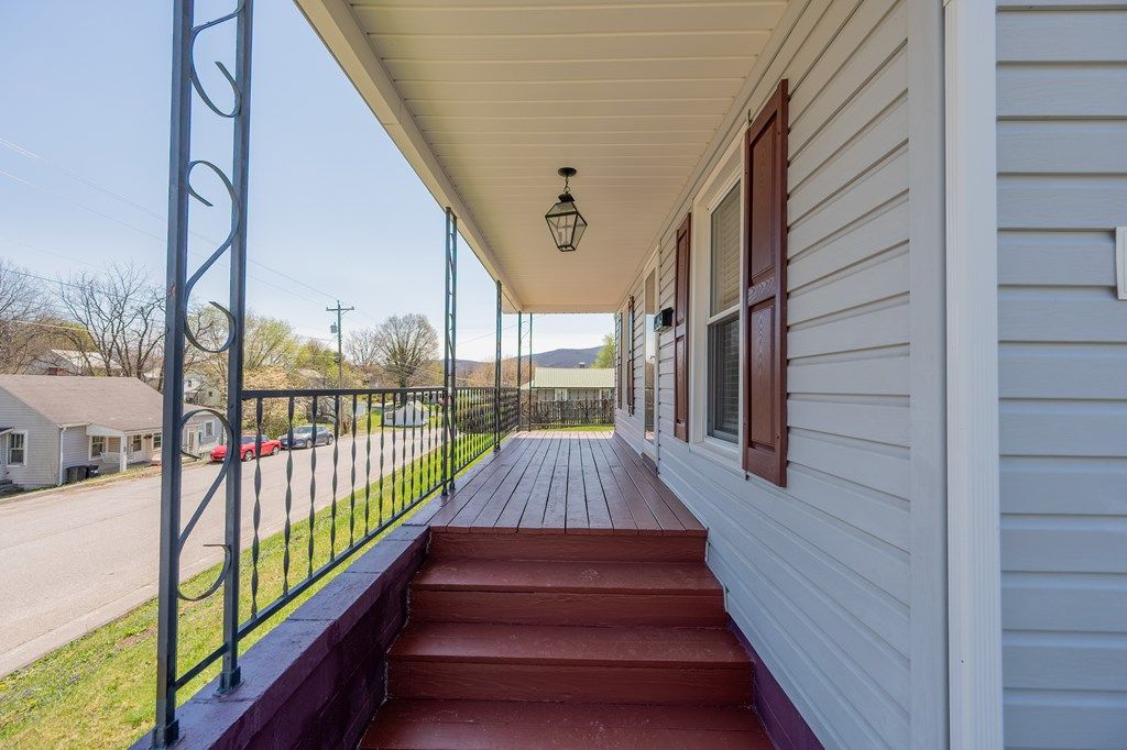 Photo of 905 W Franklin Street, Wytheville, VA 24382 (MLS # 109504)