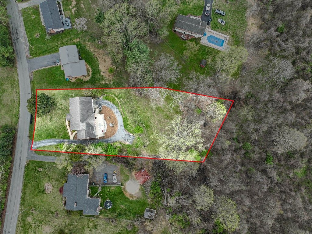 Photo of 525 Cheyenne Rd, Bristol, VA 24201 (MLS # 109428)