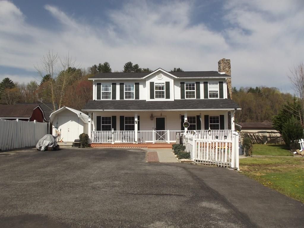 Photo of 108 Kimberley Ln, Richlands, VA 24641 (MLS # 104719)