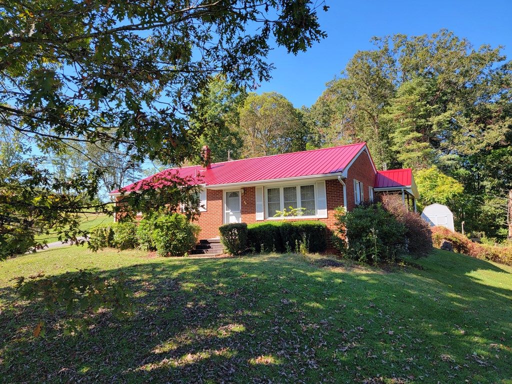Photo of 177 South Edgewood Drive, Independence, VA 24348 (MLS # 103648)