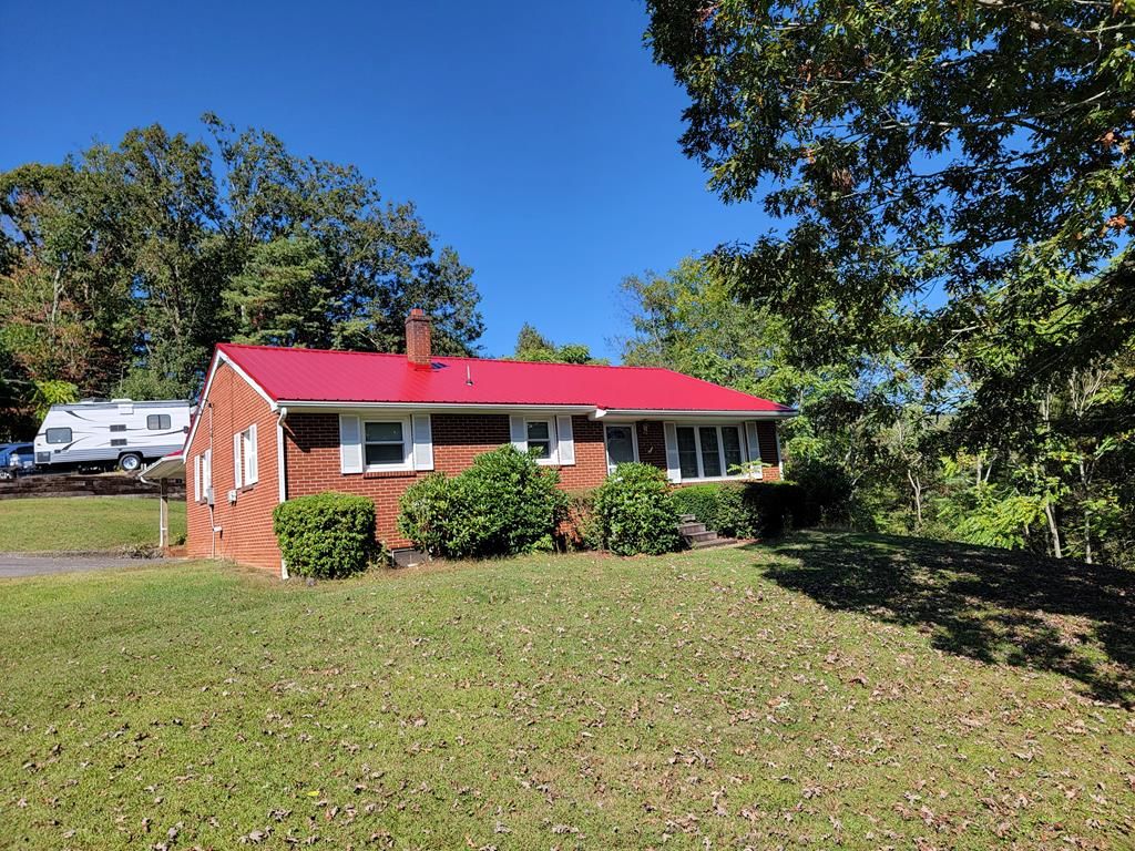 Photo of 177 South Edgewood Drive, Independence, VA 24348 (MLS # 103648)