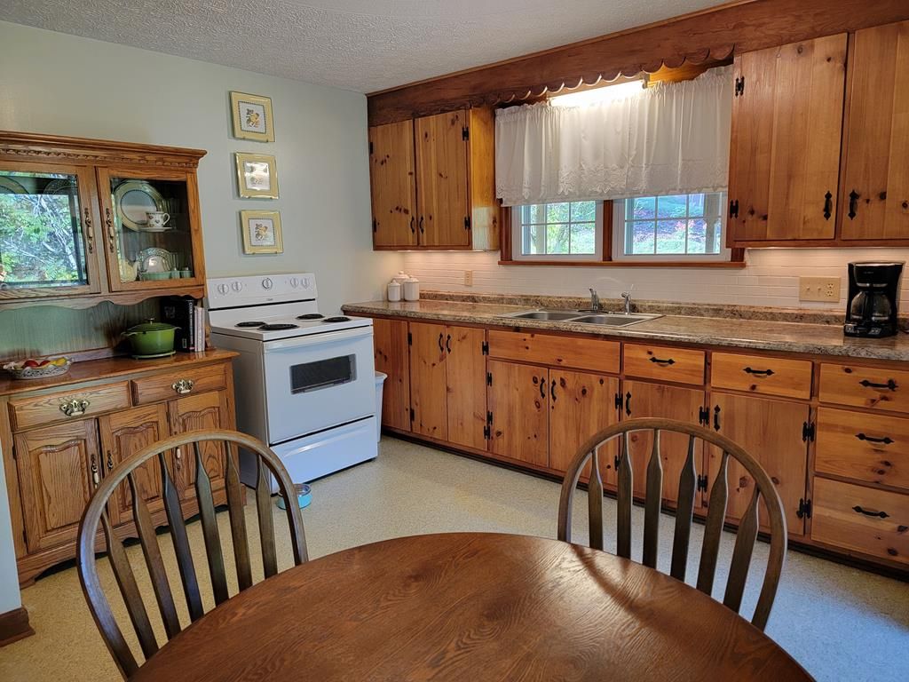 Photo of 177 South Edgewood Drive, Independence, VA 24348 (MLS # 103648)