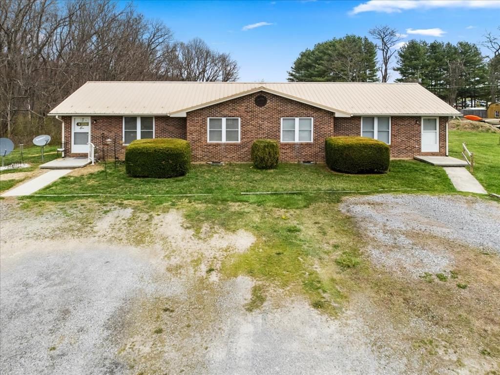 Photo of 797 Ivanhoe Road, Max Meadows, VA 24360 (MLS # 109595)