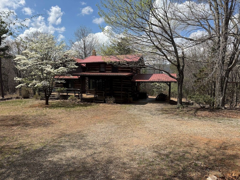 Photo of 145 Via Mountain Ln, Patrick Springs, VA 24133 (MLS # 109583)