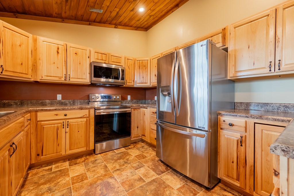 Max Meadows, Virginia 24360, United States, 2 Bedrooms Bedrooms, ,2 BathroomsBathrooms,Residential,Contingent,11515