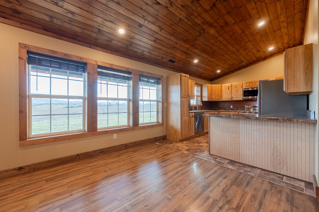 Max Meadows, Virginia 24360, United States, 2 Bedrooms Bedrooms, ,2 BathroomsBathrooms,Residential,Contingent,11515