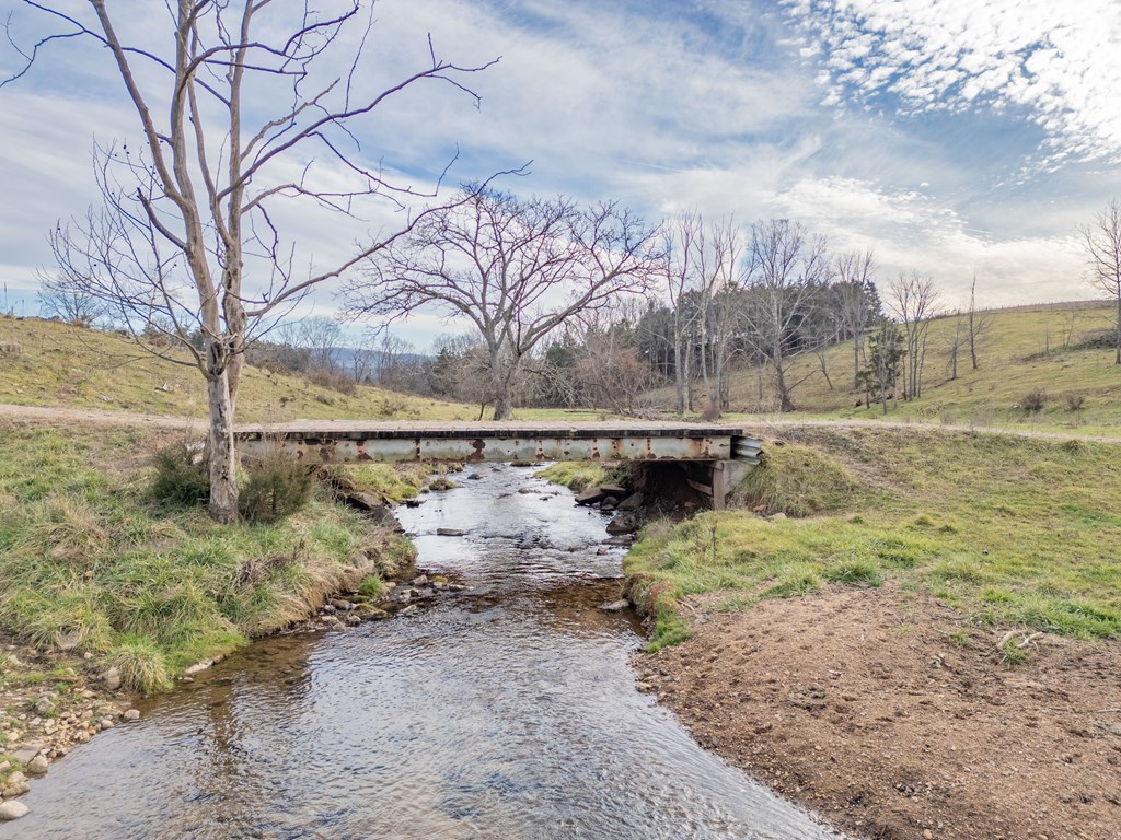 Max Meadows, Virginia 24360, United States, 2 Bedrooms Bedrooms, ,2 BathroomsBathrooms,Residential,Contingent,11515