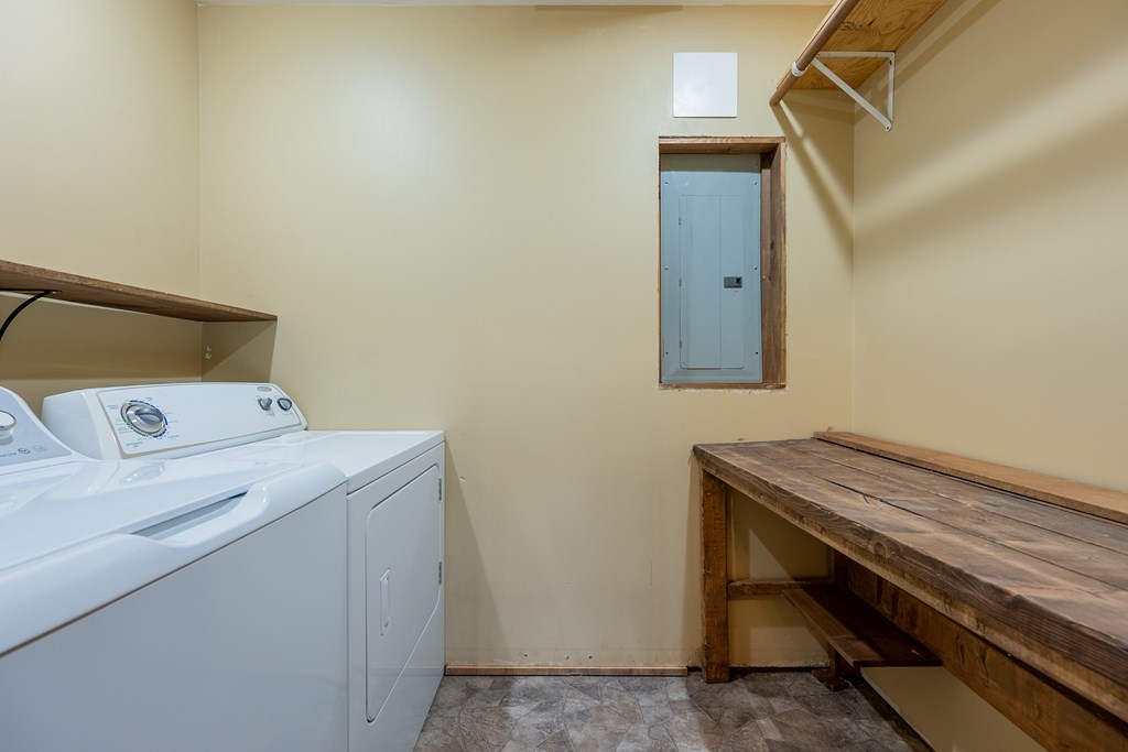 Max Meadows, Virginia 24360, United States, 2 Bedrooms Bedrooms, ,2 BathroomsBathrooms,Residential,Contingent,11515