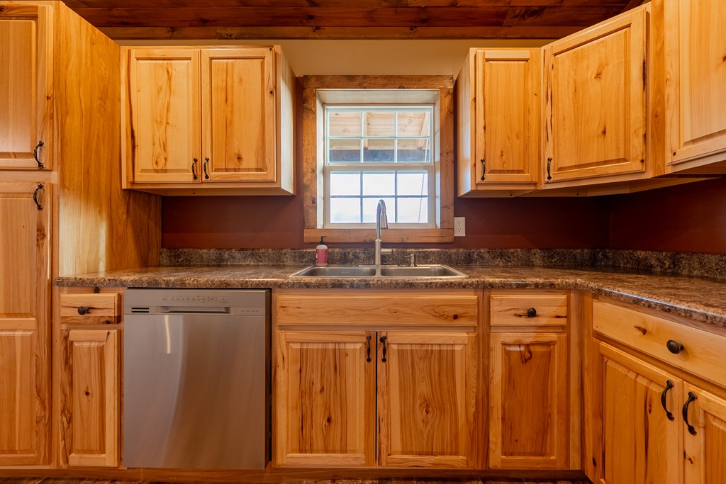 Max Meadows, Virginia 24360, United States, 2 Bedrooms Bedrooms, ,2 BathroomsBathrooms,Residential,Contingent,11515