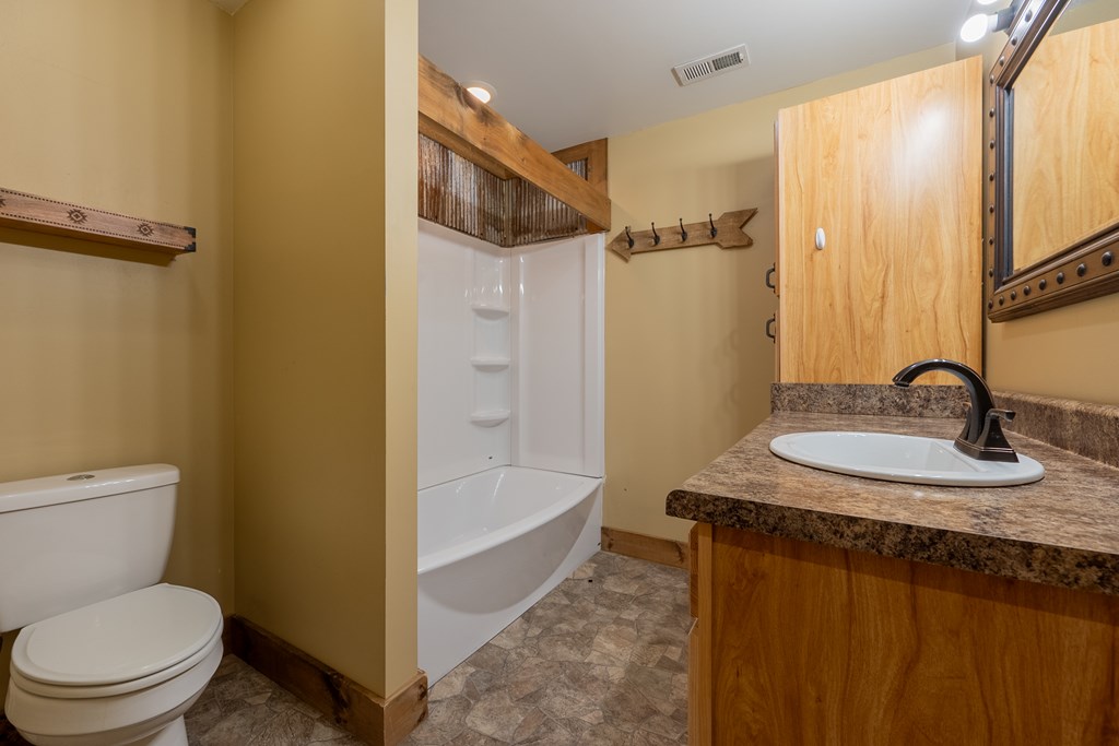 Max Meadows, Virginia 24360, United States, 2 Bedrooms Bedrooms, ,2 BathroomsBathrooms,Residential,Contingent,11515