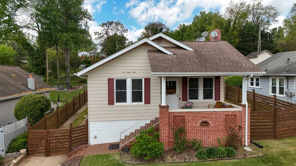 Photo of 1023 Arlington Ave, Bristol, VA 24201 (MLS # 109738)