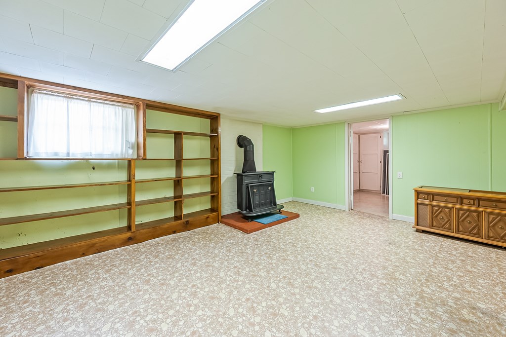 Max Meadows, Virginia 24360, United States, 3 Bedrooms Bedrooms, ,2 BathroomsBathrooms,Residential,Active,147715